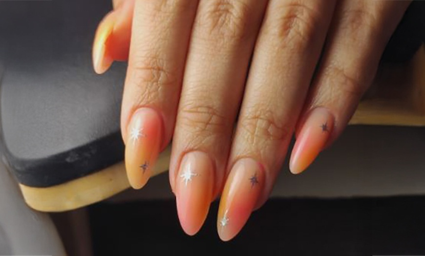 Image 8: 1 sesión de manicura, pedicura, ambas o uñas acrílicas para 1 persona