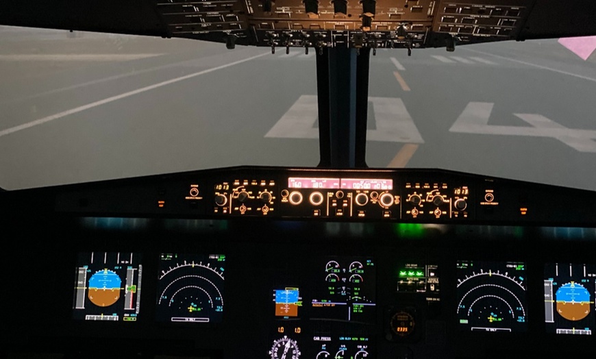 Image 1: Flight in Paris : simulateur A330‑320 - expérience de pilotage au choix (jusqu'à 40% de remise)
