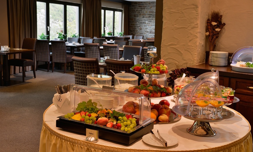 Image 12: Mosel: Doppelzimmer mit Frühstück, Kuchenbuffet und Bio-Sauna