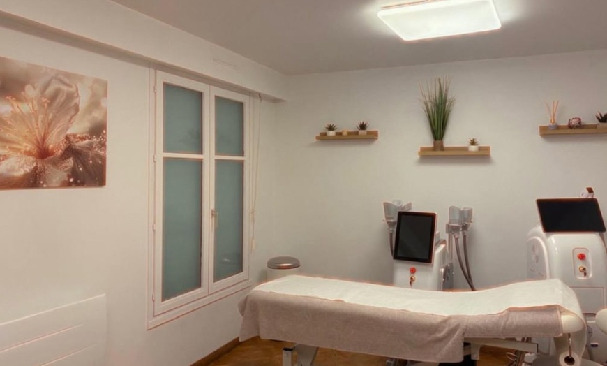 Image 2: Épilation laser définitive : 5 séances pour une peau lisse et nette