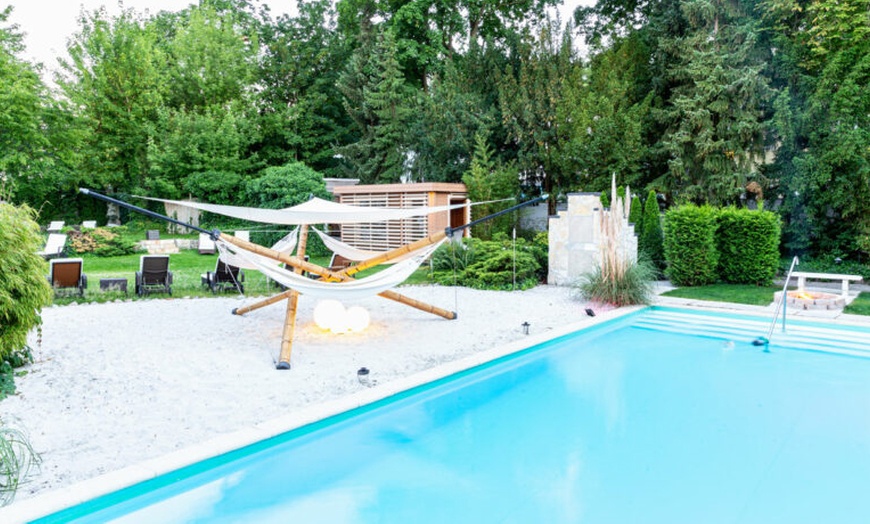 Image 3: Sauna-Wellnesstag für Damen oder Paare inkl. 3-Gänge-Menü & Sekt 