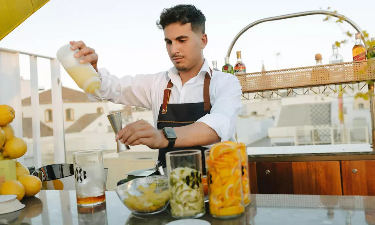 Experiencia VIP en Rooftop Scalpers con vistas a la Magdalena