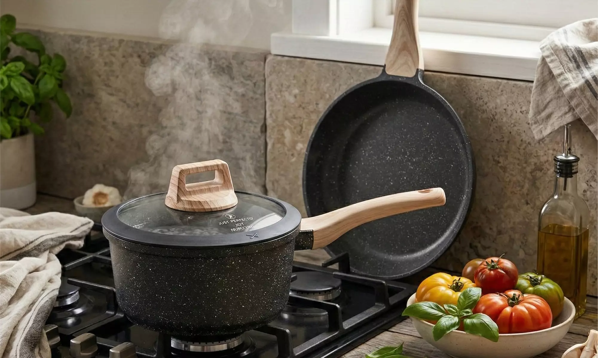 Juego de cacerolas y cazuela con tapa de Just Perfecto