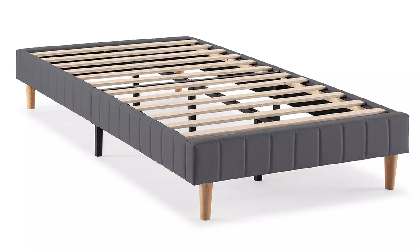 Gepolstertes Bettgestell „Eris“ mit Lattenrost