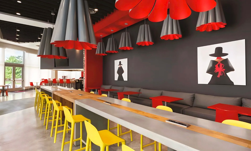 Image 2: Chef-Driven Dinner & Lunch with Cocktails or Dining Credit in Miami