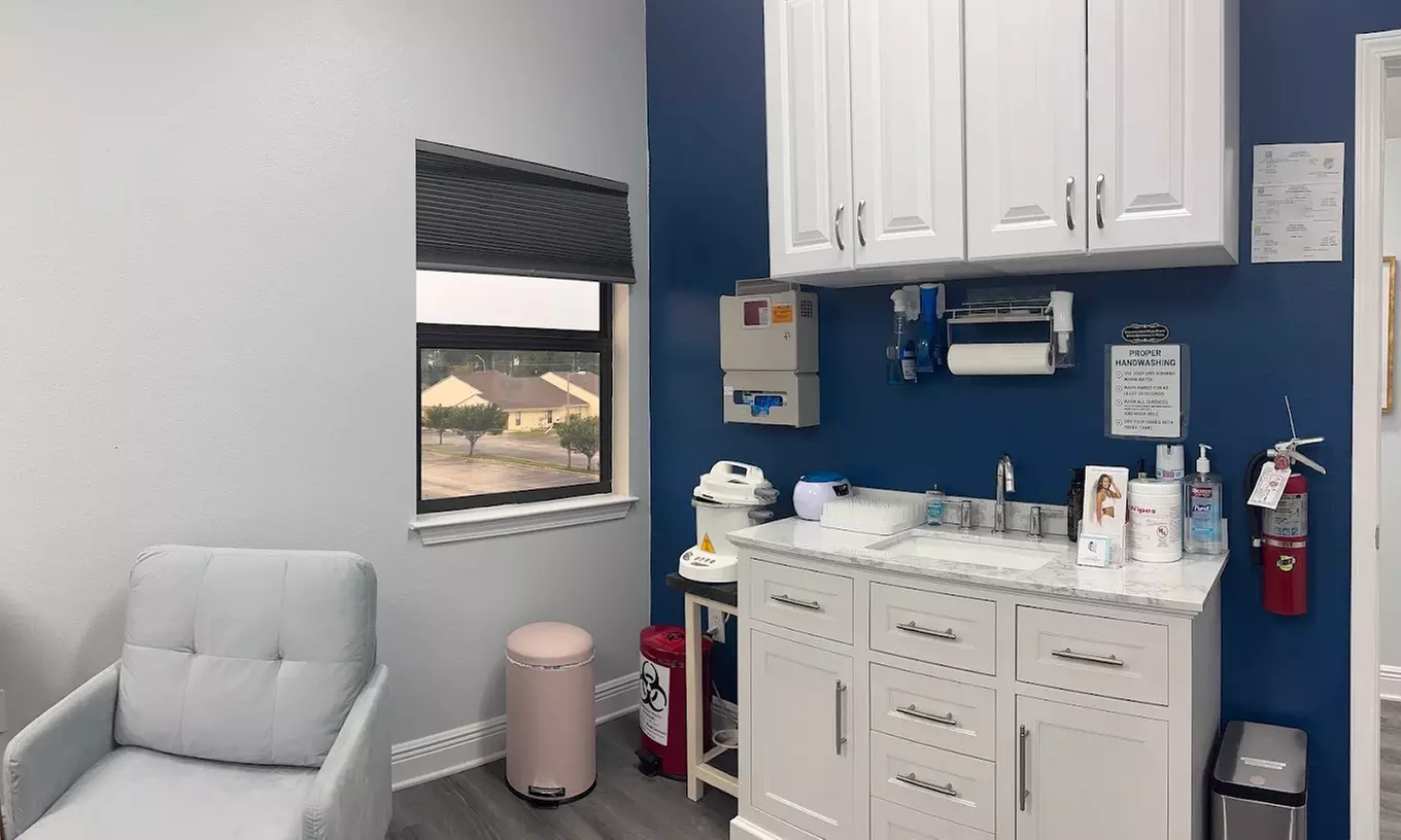 Revitalize Your Look: 1 or 3 30-Minute HydraFacial Glace by Candela