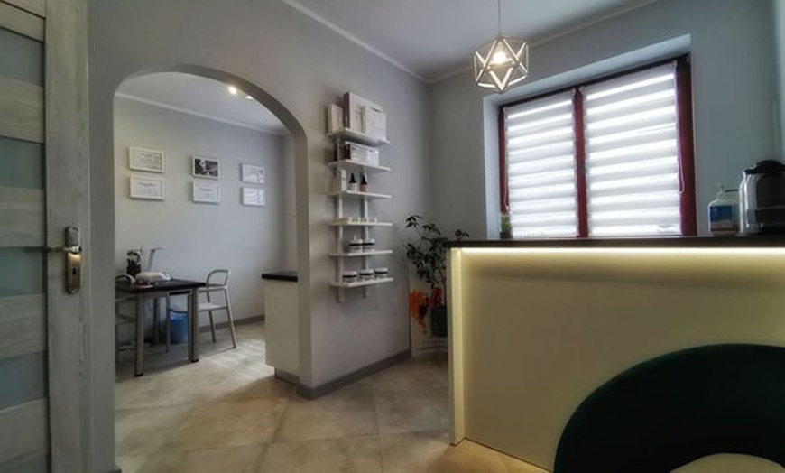 Image 2: Profesjonalny manicure hybrydowy w ponad 400 kolorach do wyboru