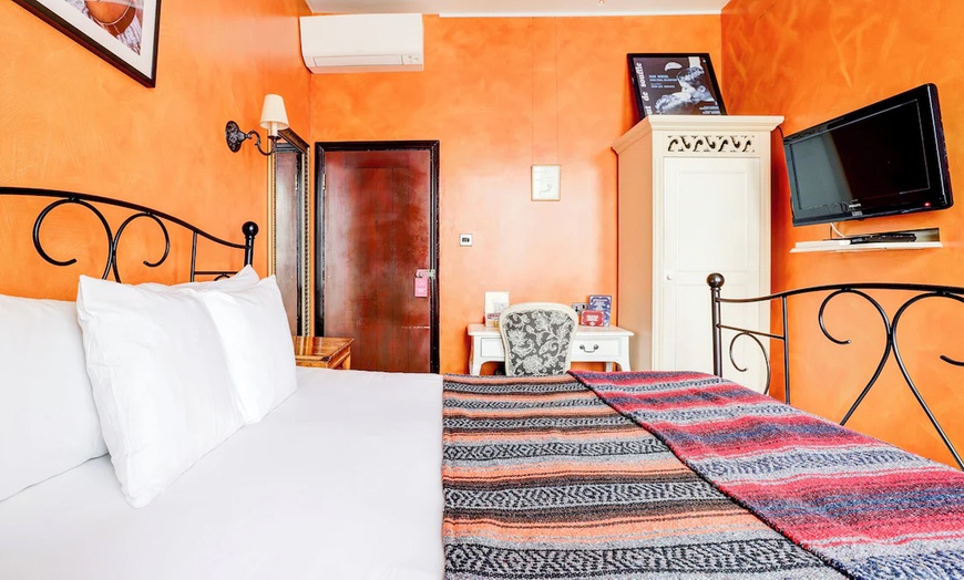 Image 13: London: Standard / Superior Double Room for Two with Breakfast