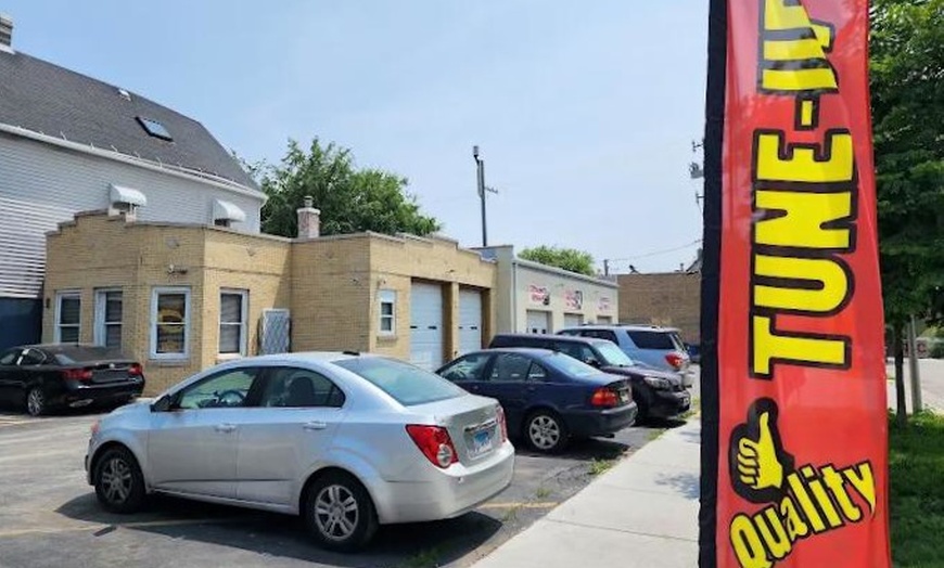 Image 4: Up to 20% Off on Oil Change at Midwest Auto Care Inc
