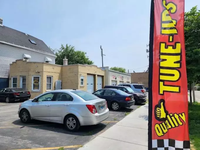 Up to 28% Off on Oil Change at Midwest Auto Care Inc