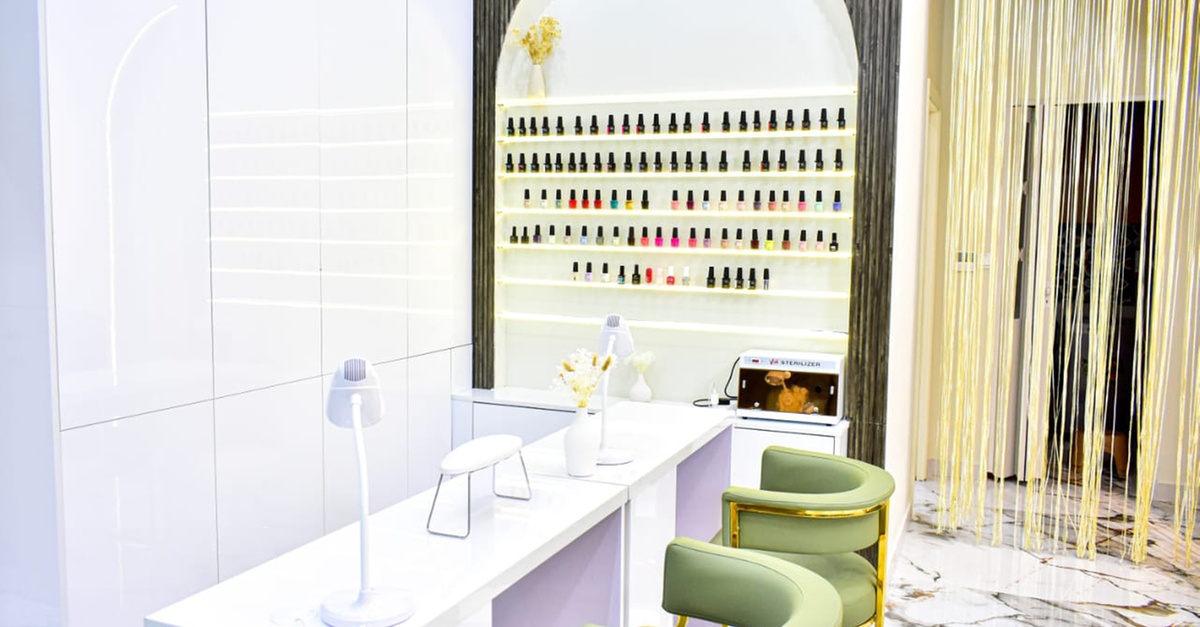 Premium Ladies Facials: Gold, Whitening, Dr Renaud, Hydrafacial Premium Ladies Facials: Gold, Whitening, Dr Renaud, Hydrafacial