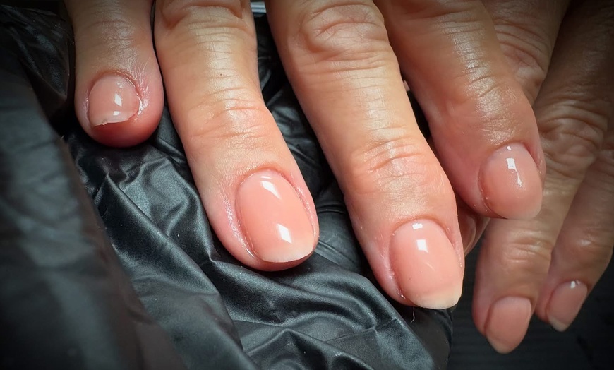 Image 2: Get Gorgeous Nails with Customizable Gel Polish Options