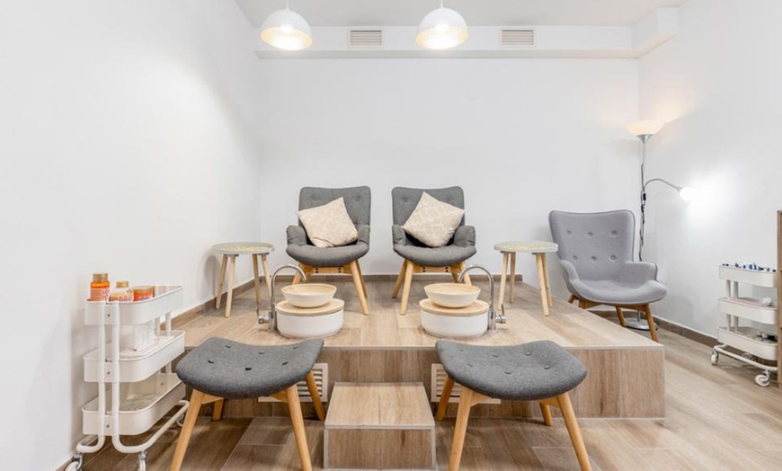 Image 2: Hollywood peeling con mascarilla de carbón activo y láser