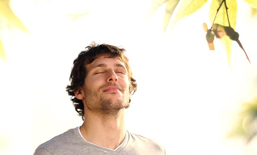 Image 1: Discover the 3 in 1 Men's Breathing Yoga Experience