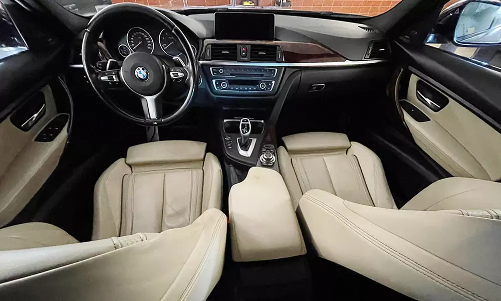 Basis, Premium oder Intensive Innen- und Außenreinigung für 1 Fahrzeug