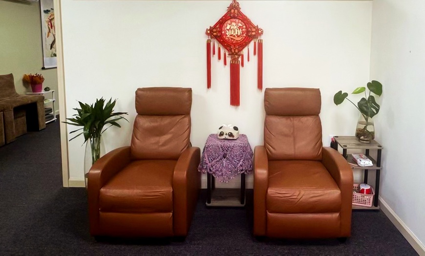 Image 2: 60-Min Swedish or Deep Tissue Massage OR Custom Massage w/ Hot Towel