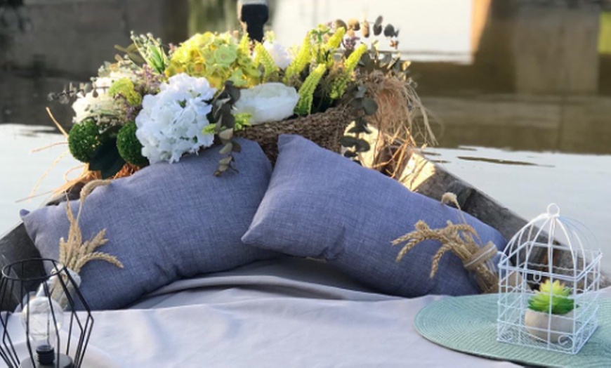 Image 5: Paseo privado en barca para ver la puesta de sol para 2 o 4 personas 