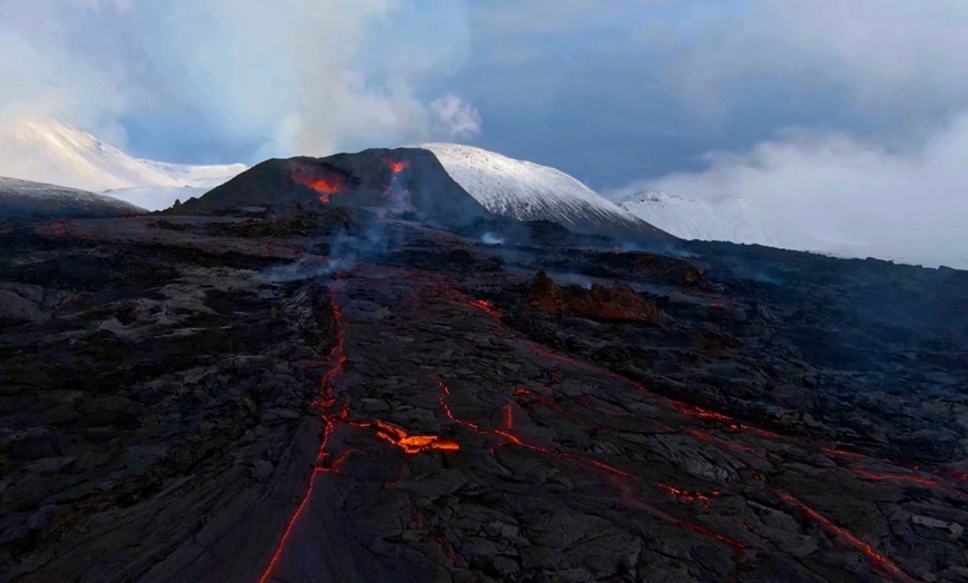 Image 4: Enjoy Hawaiian Scenery and History with Flying Ride Films