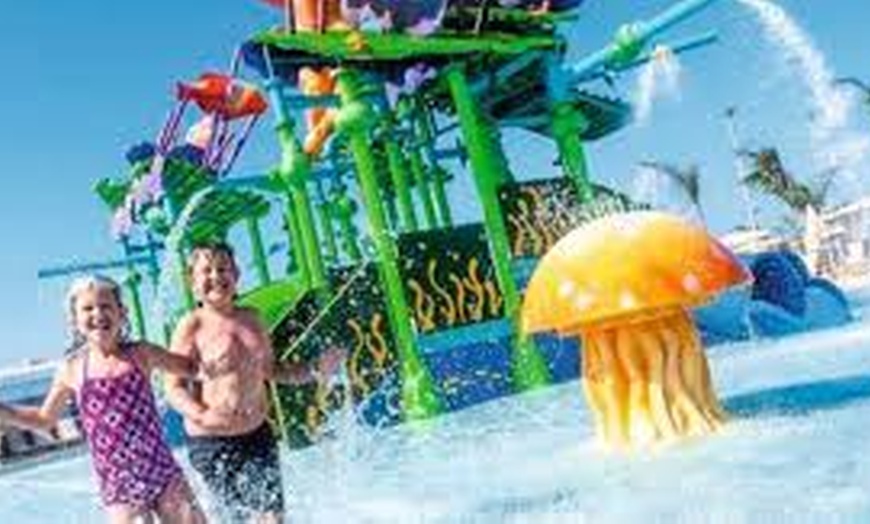 Image 29: Entrada para niño o adulto a parque acuático Aqualava en Lanzarote