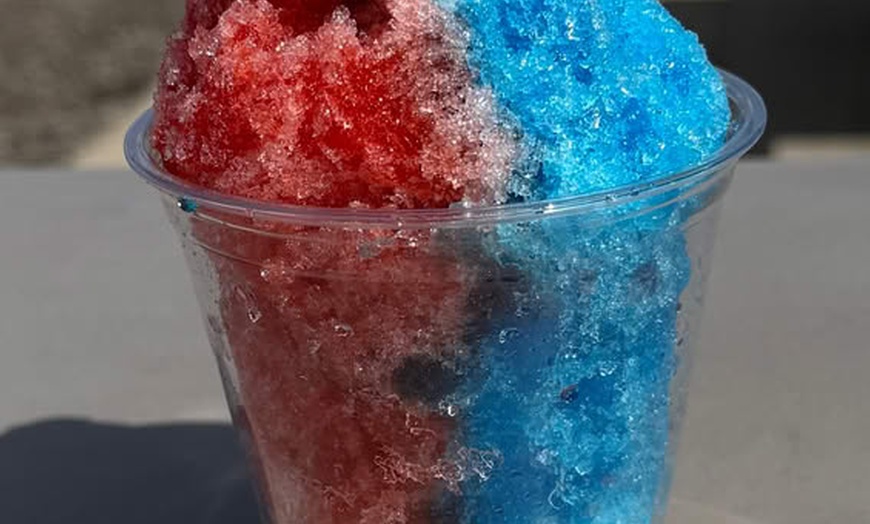 Image 3: Tee Off w/ 18-Hole Mini Golf Course & Shaved Ice Treat for 1-6 People 