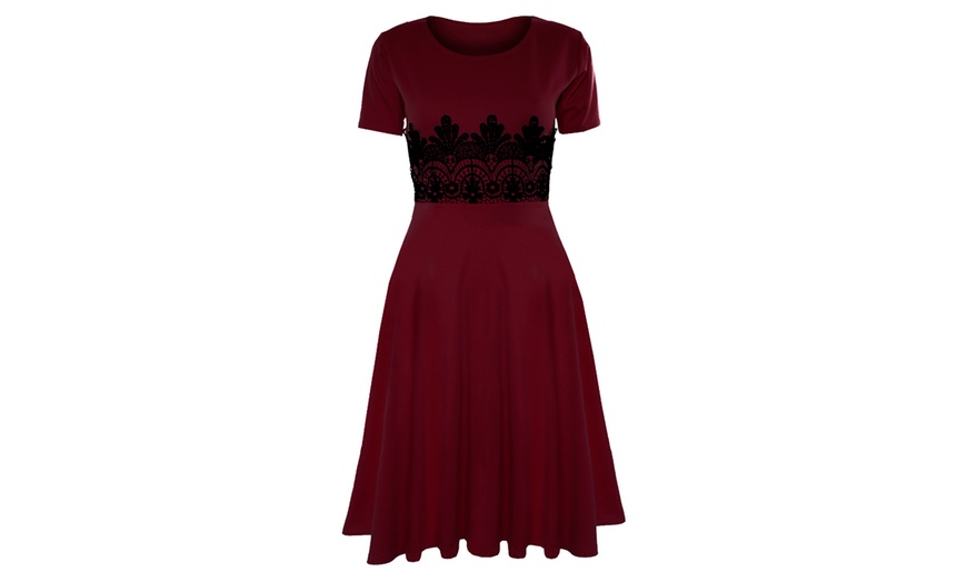 Image 9: Midi-Kleid mit kurzen Ärmeln für Damen