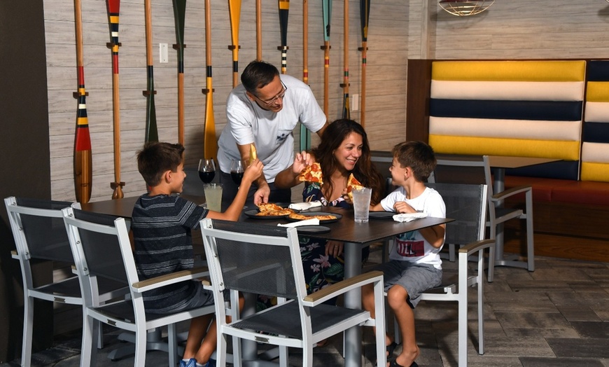 Image 9: Orlando Theme Park Hotel: Perfect for Families!