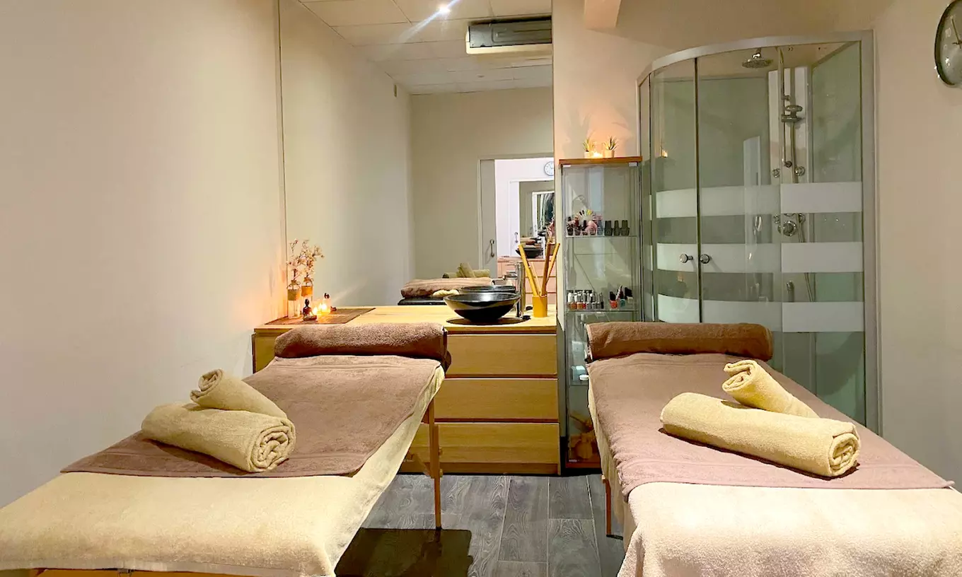 Ritual romántico para 2: masaje relajante con cava o zumo y chocolate