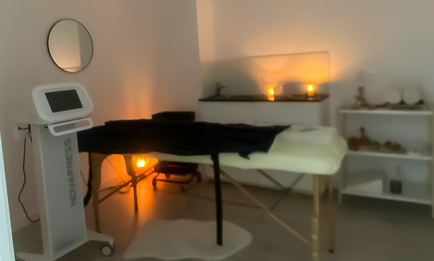 Image 3: Sesión facial Esencia o Premium con hidratación y ácido hialurónico