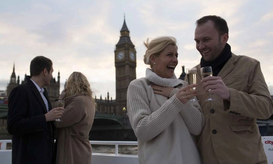 Image 4: River cruise on the Thames with live music and canapés
