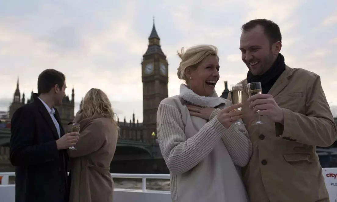 River cruise on the Thames with live music and canapés