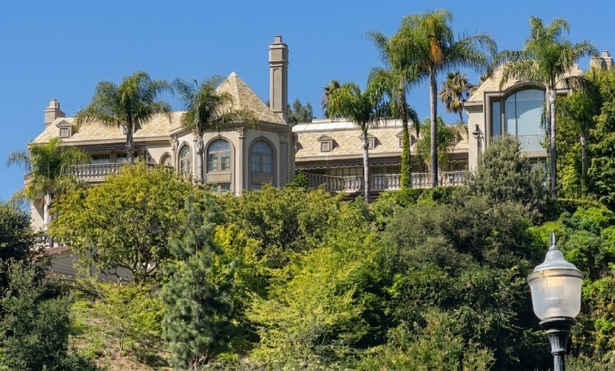 Image 3: Hollywood & Beverly Hills: Celebrity Homes & Iconic Landmarks Tour 