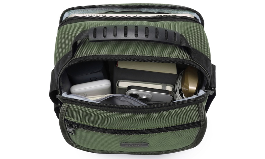 Image 10: Bolso bandolera resistente con múltiples bolsillos
