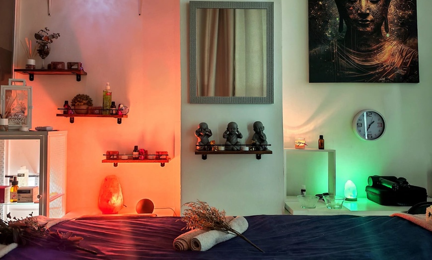 Image 5: Rituales de masaje con aromaterapia, bombones y té en Crystal Spa