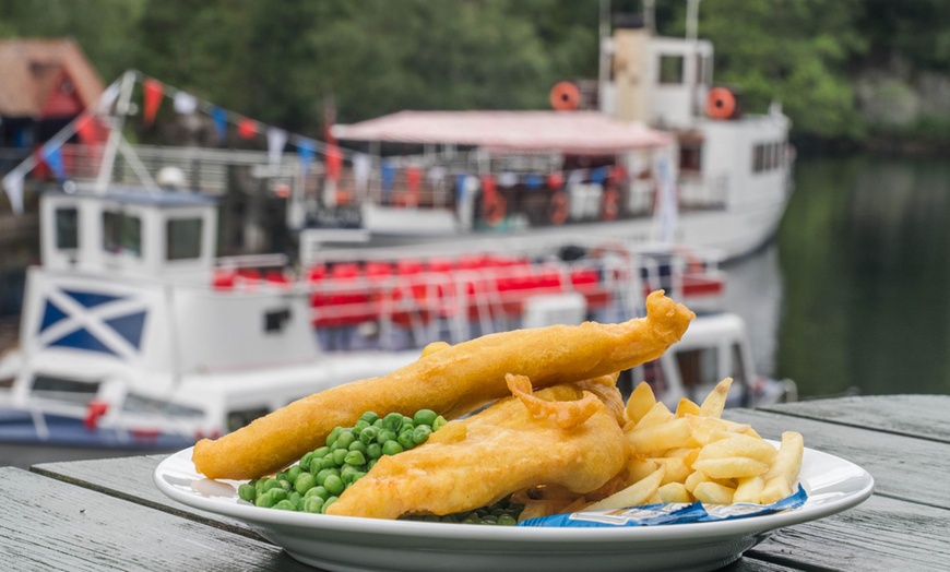 Image 2: 2-Hour Boat Cruise for 1 Child/Adult or Family of 4 w/ Supper Included