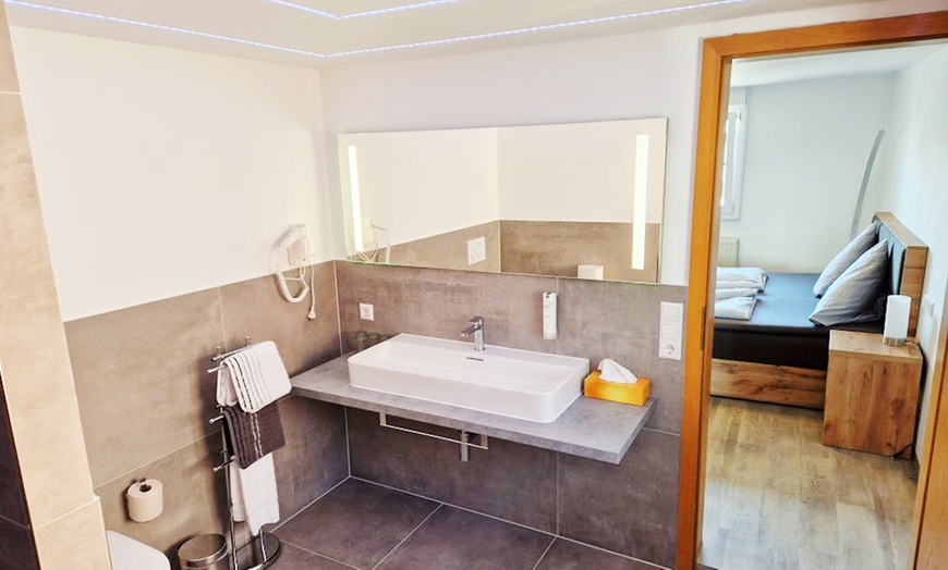 Image 11: Hagnau am Bodensee : chambre double avec PDJ, dîner et thermes