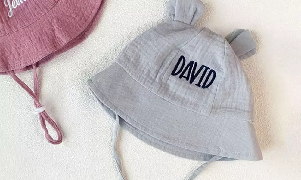 Comfortabele katoenen petten en babyhoeden met een persoonlijk tintje