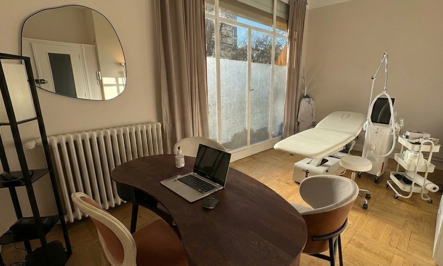 Image 3: Soin du visage purifiant et hydratation intense par Elite Laser