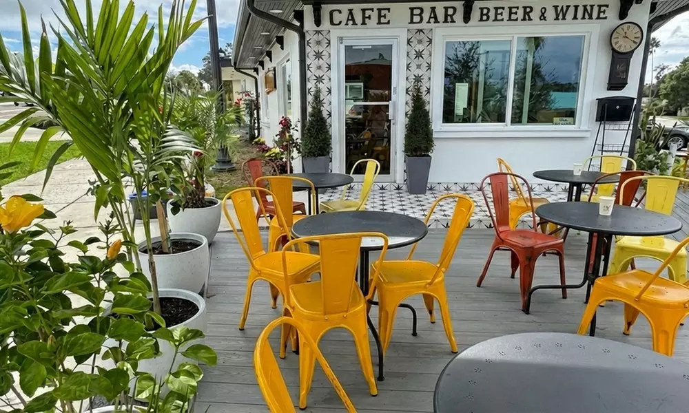 De Facto Cafe temp closed Offers Breakfast and Coffee for Two People (Up to 22% Off)