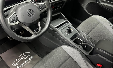 Basicpaket: PKW Manuelle Innen- und Außenreinigung in der Waschstraße inkl. Fußmatten saugen - Clean Wheels