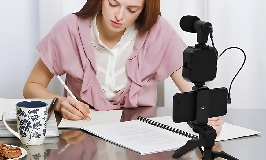Image 5: Kit vlogging 4-en-1 : lumière, micro, trépied et télécommande