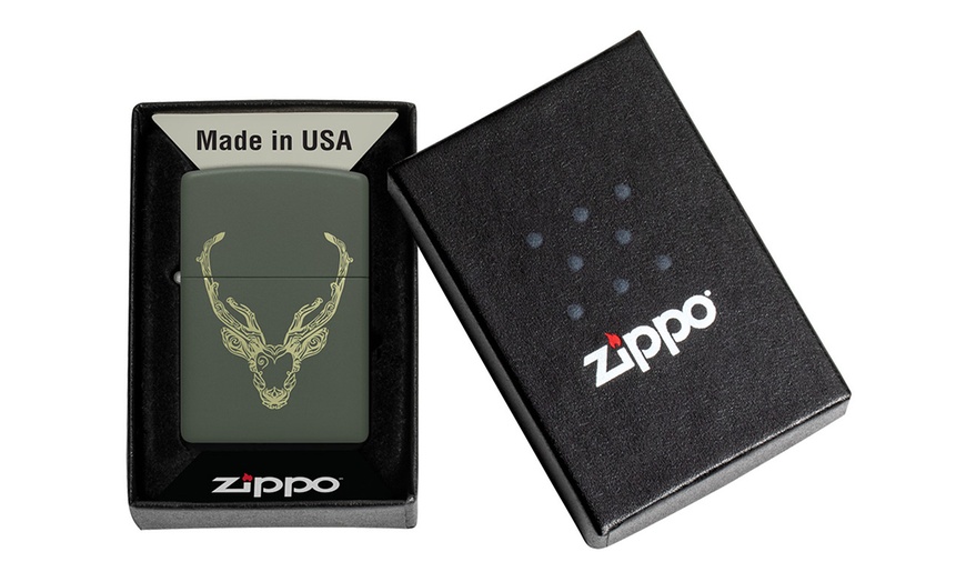 Image 8: Zippo Design Lighter in Gift Box