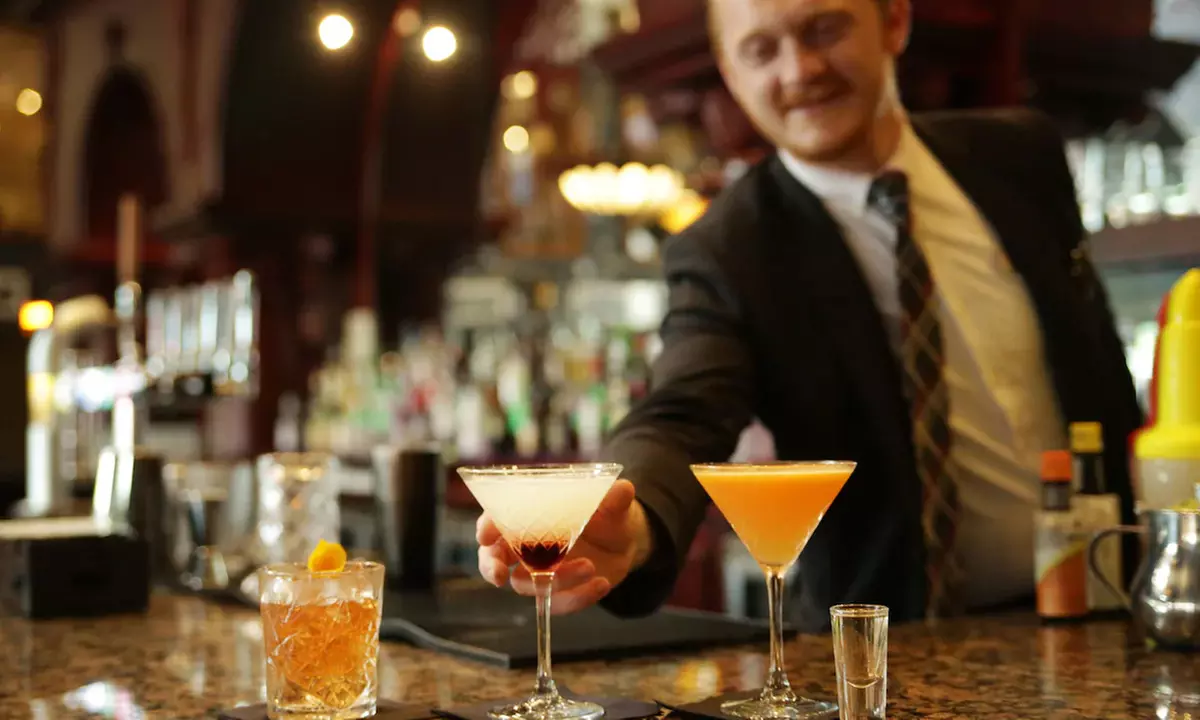 Hampshire: 4* Superior Double or Twin Room Stay with Breakfast