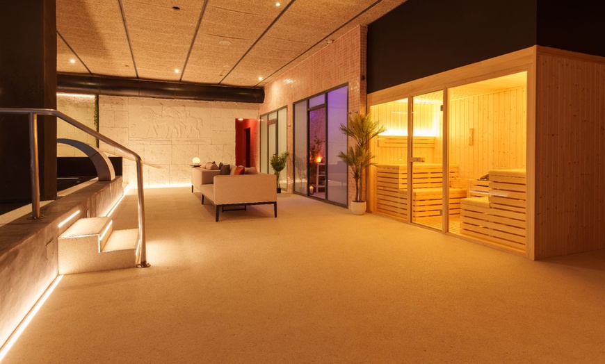 Image 4: Circuito spa de 90 minutos con opción a masaje y cava para 1 o 2 