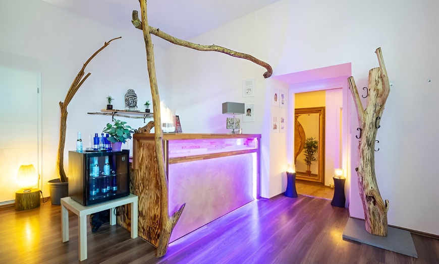 Image 2: 1-2 Behandlungen: 60 Min. Thai- / Hot-Chocolate-Massage für 1 Person