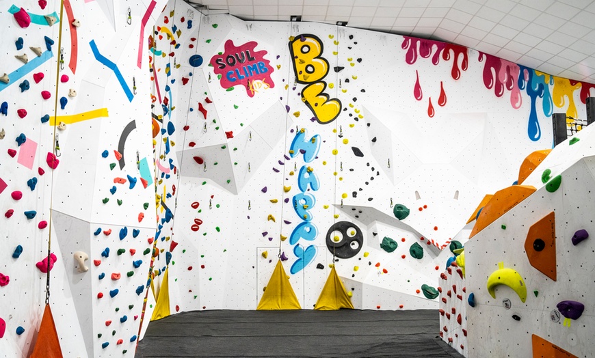 Image 19: Escalada libre o en familia con material y 1 h de profesor incluido