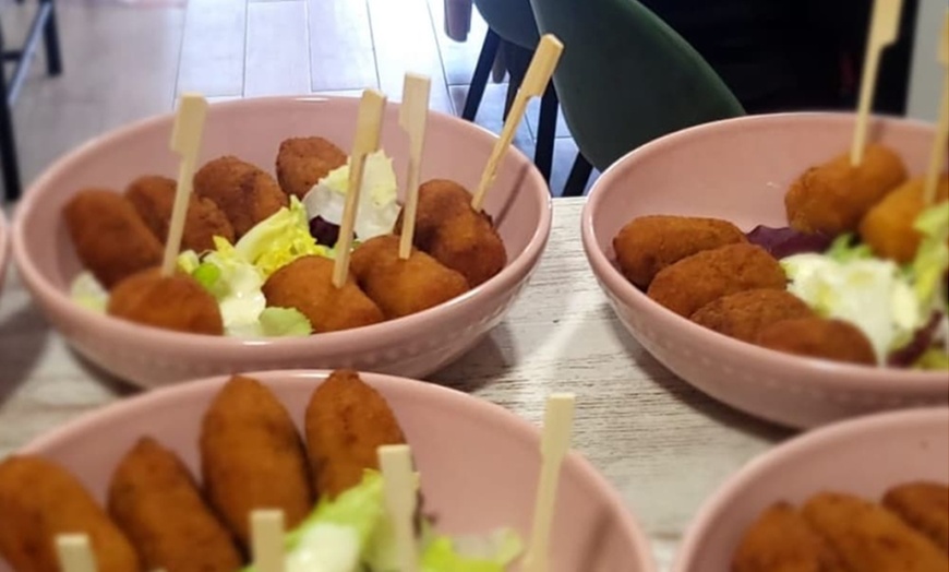 Image 4: Menú para 2 o 4 personas con entrante, principales, postre y bebida