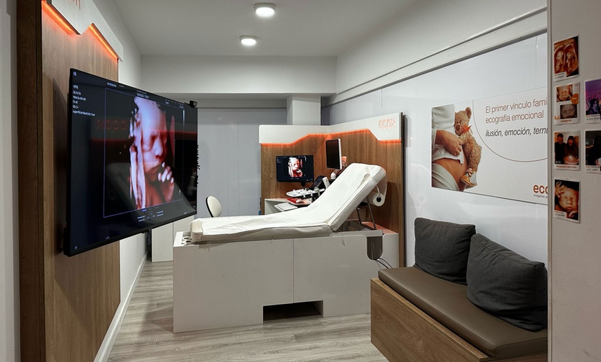 Image 2: Ecografía 4D/5D con foto y opción a revelación de género y vídeo