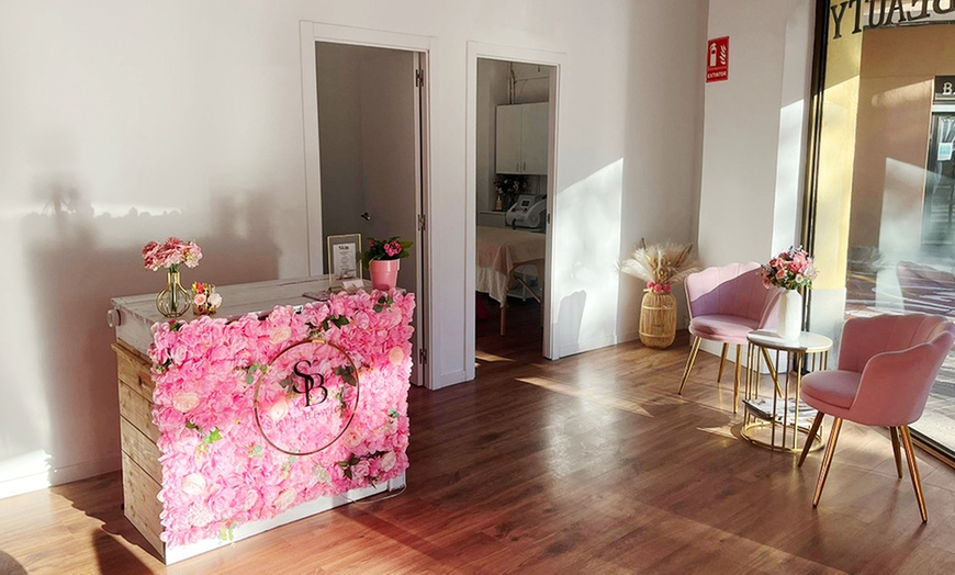 Image 5: Manicura, pedicura o manipedicura clásica con esmalte 