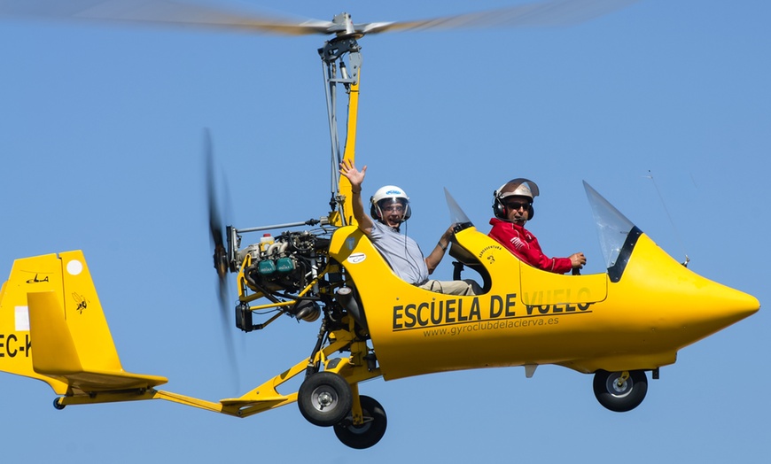 Image 4: Bautismo de vuelo: autogiro para 1 o 2 personas con duración a elegir 