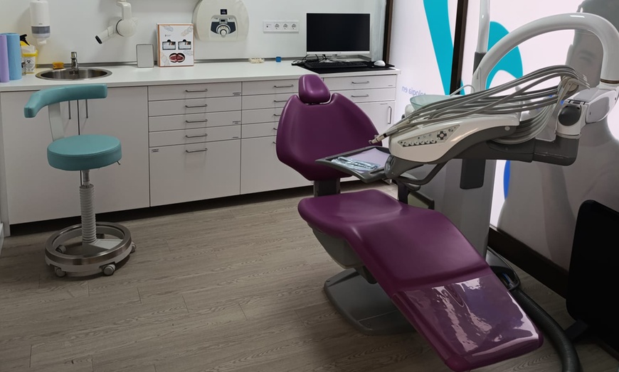 Image 2: Hasta 71% de dto. en Limpieza dental en Clinica Dental Estetica Ident Lab